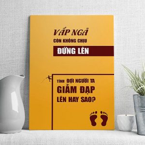 vấp ngã còn không chịu đứng lên tính đợi người ta giẫm đạp lên hay sao