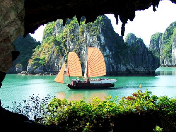 Tranh phong cảnh Vịnh Hạ Long - Tranh phong cảnh đẹp nhất Việt Nam